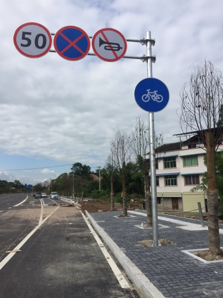 公路道路交通標(biāo)識牌使用案例